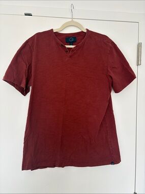 Men's Short Sleeve Casual Henley Shirt - Deep Maroon / Red